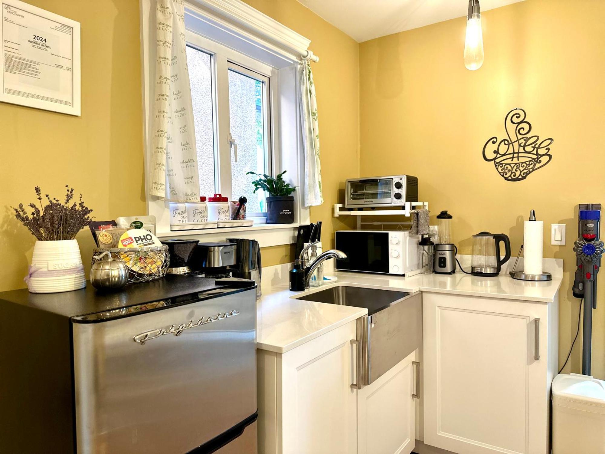 Private Guest Suite 10Mins To Downtown - King Bed - Bathtub - Free Parking Vancouver Esterno foto