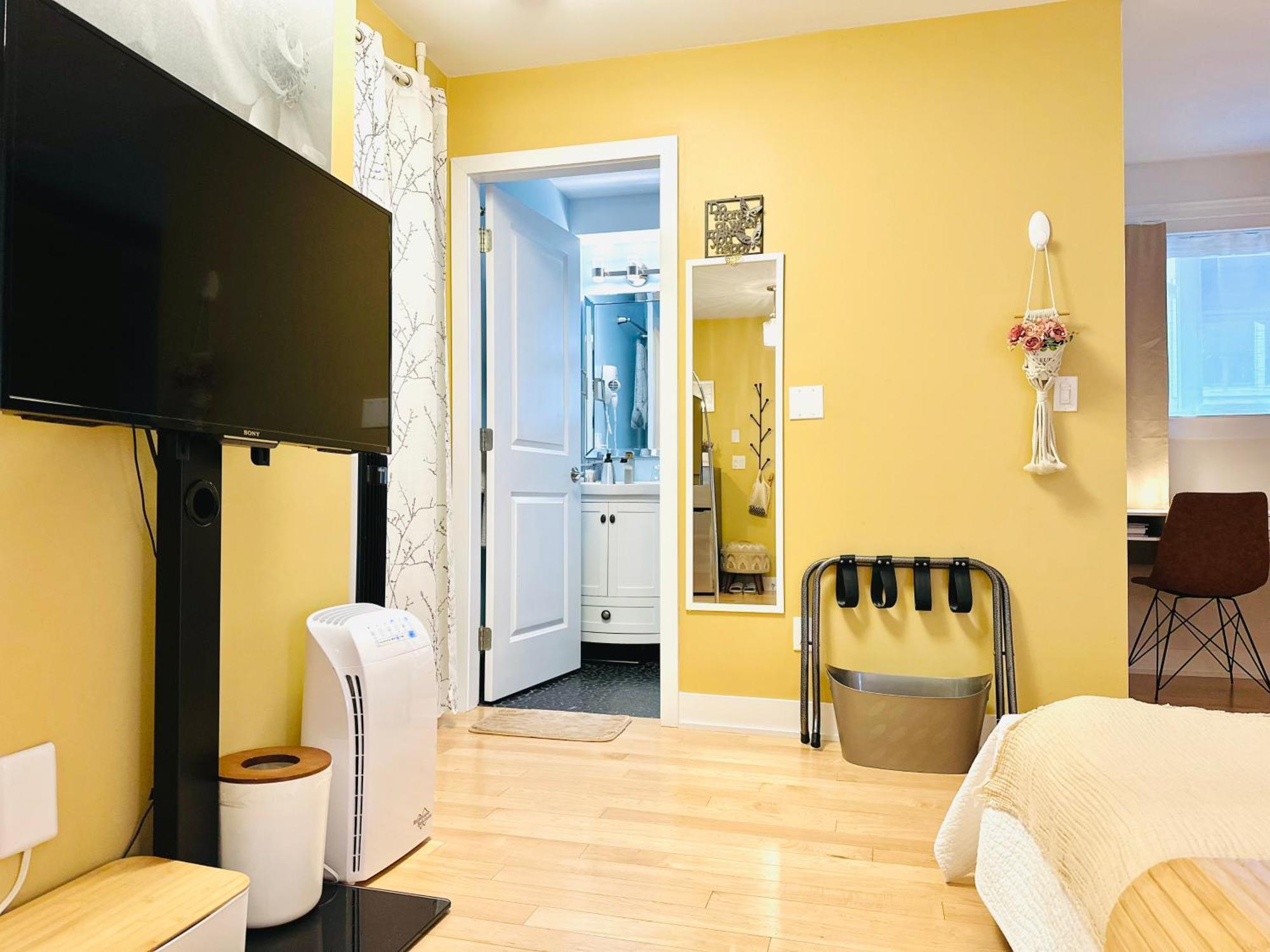 Private Guest Suite 10Mins To Downtown - King Bed - Bathtub - Free Parking Vancouver Esterno foto